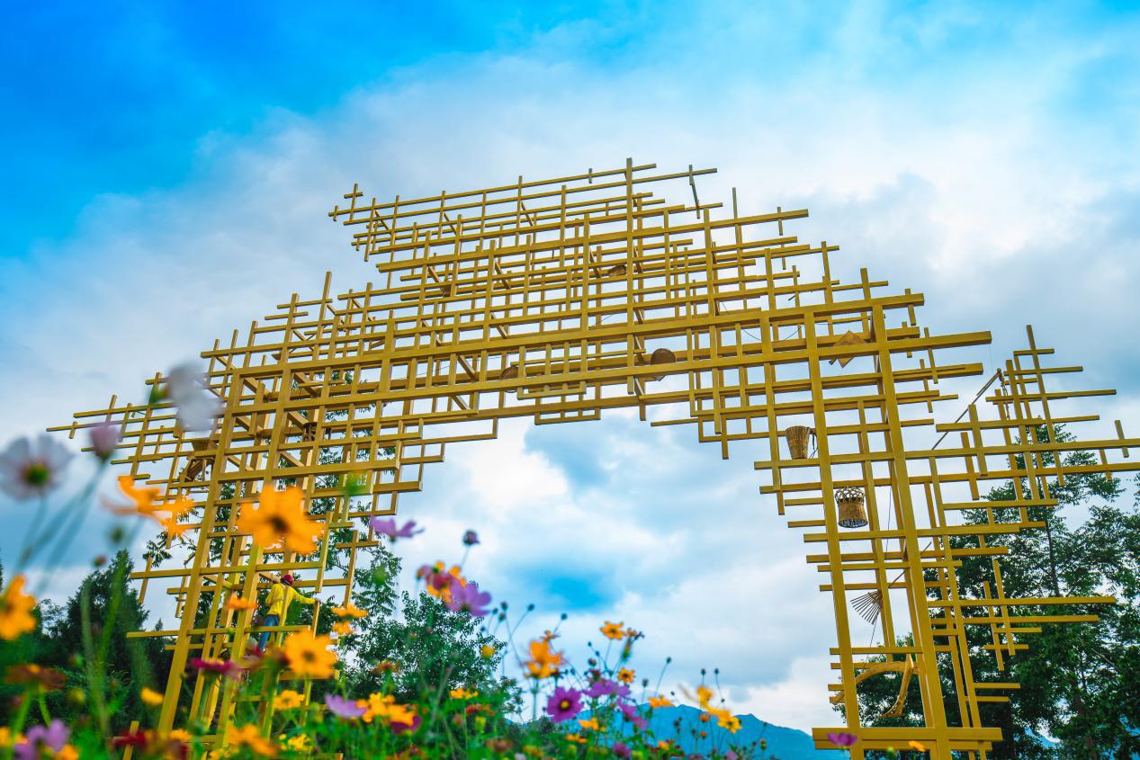 科技与艺术融合之作,最新样式博古架图片,重塑生活美学风采