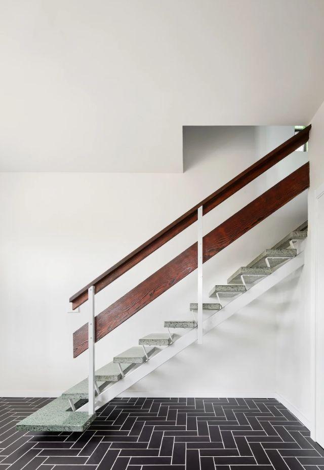 最新款楼梯扶手，设计、材质与功能的完美融合