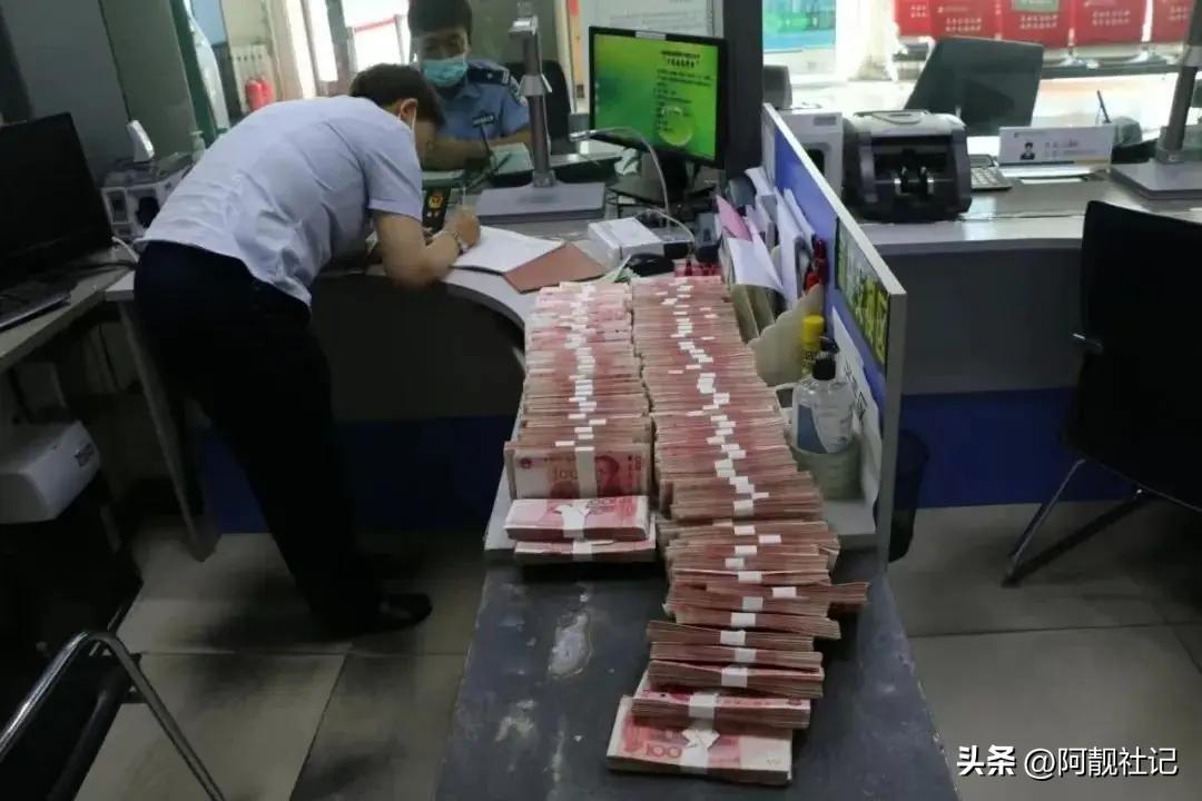 最新高科技产品介绍,功能亮点、使用体验与科技改变生活