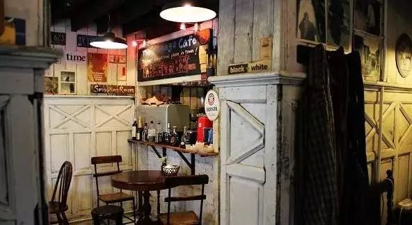 小巷深处的神秘小店,最新猜人游戏火热进行中