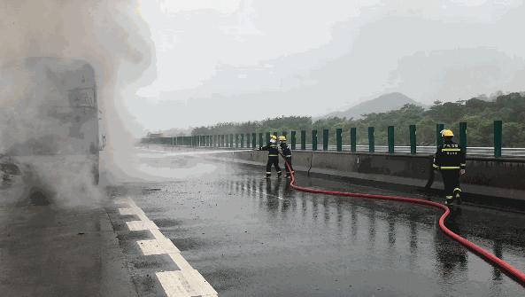 客车起火事件深度报道,最新消息与观点阐述