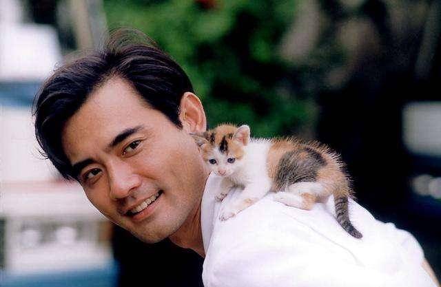 何欢最新小品,家的温馨与友情的陪伴之力