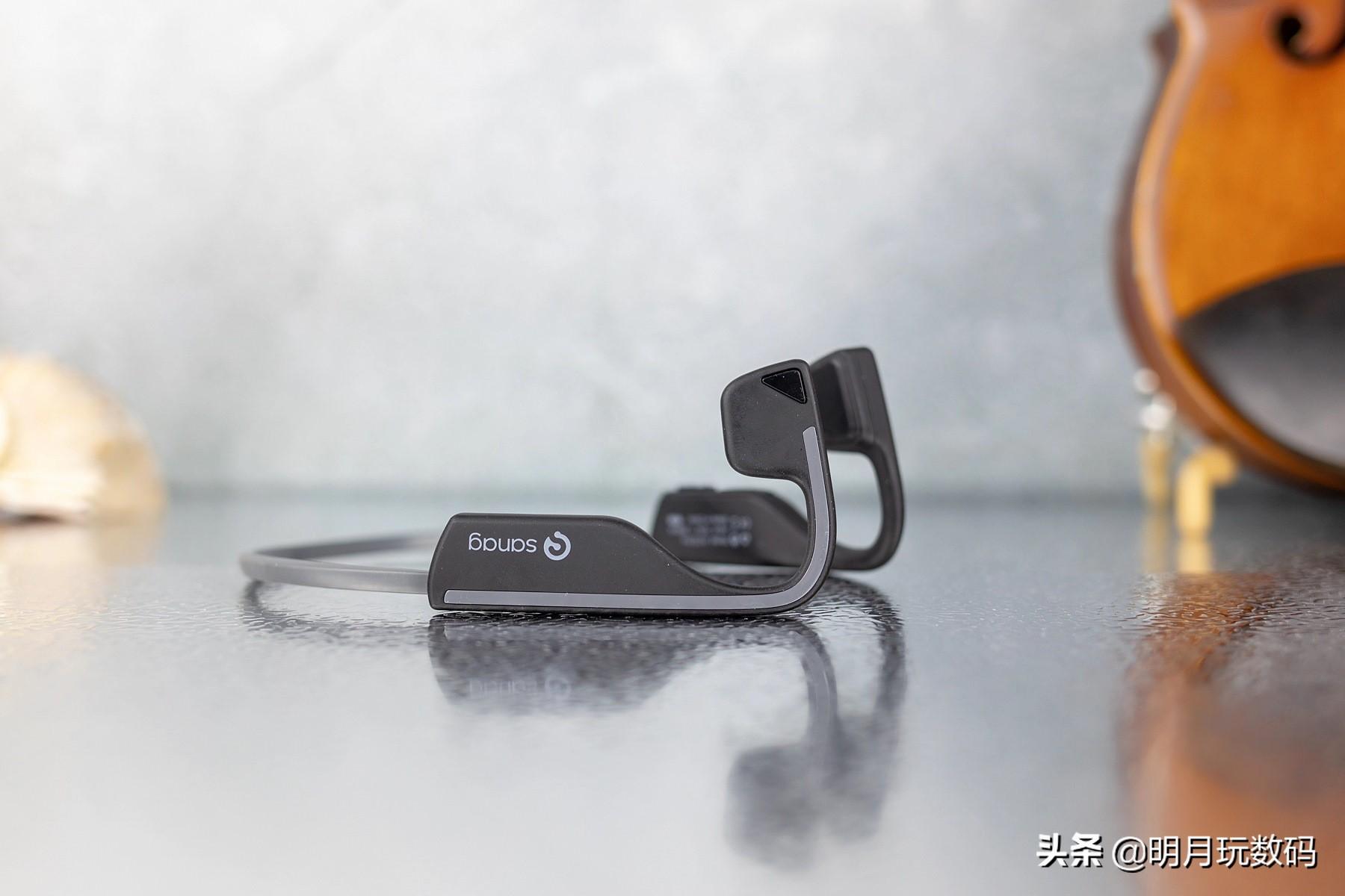 最新动铁耳机,小巷中的音乐秘境探索