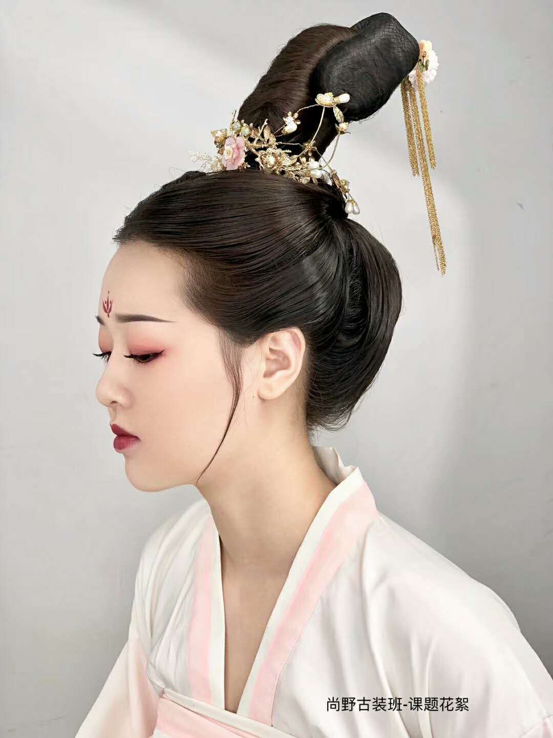 最新古装造型，重塑古代魅力的时尚风潮