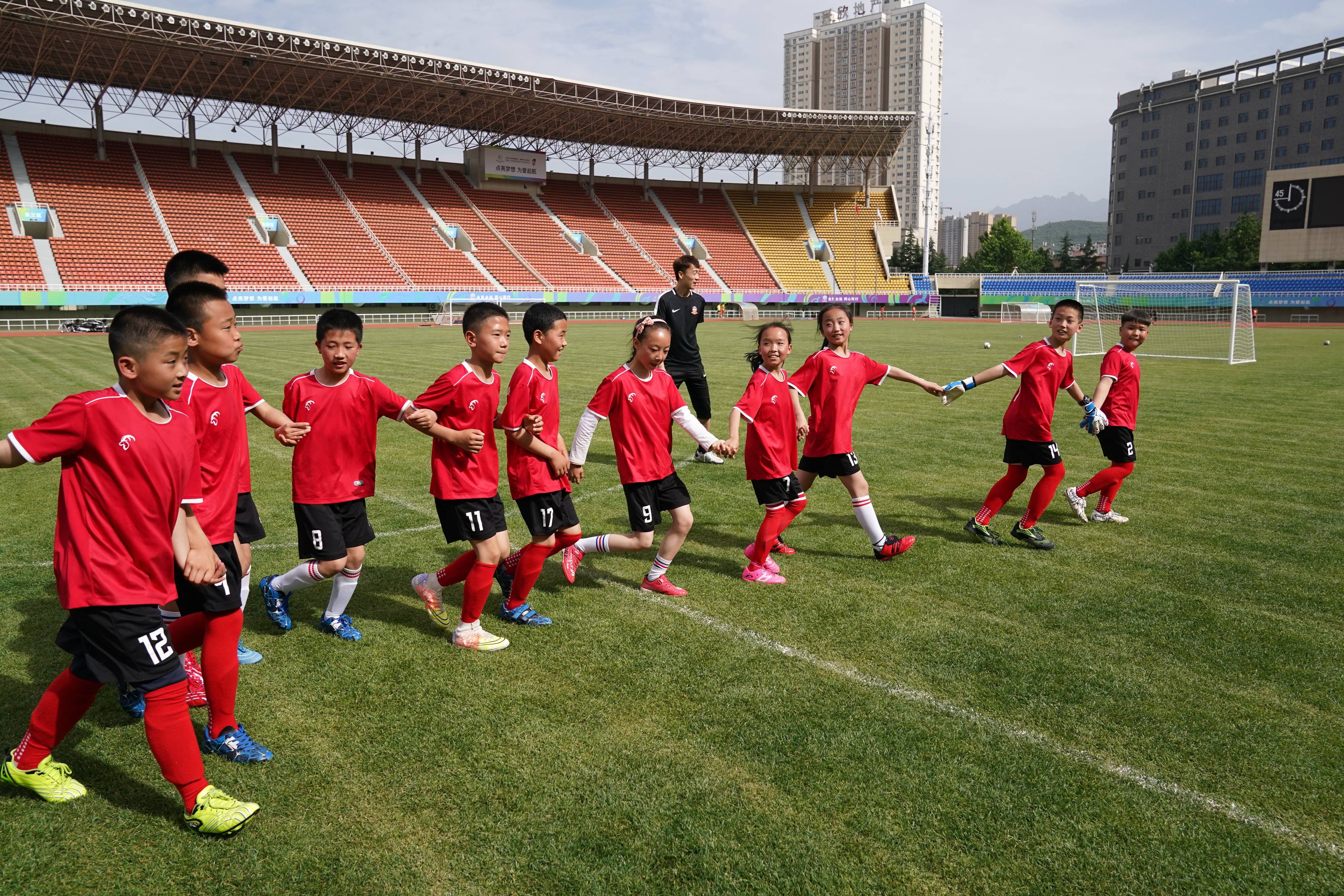 最新体育直播,友谊的赛场,家的温馨时刻