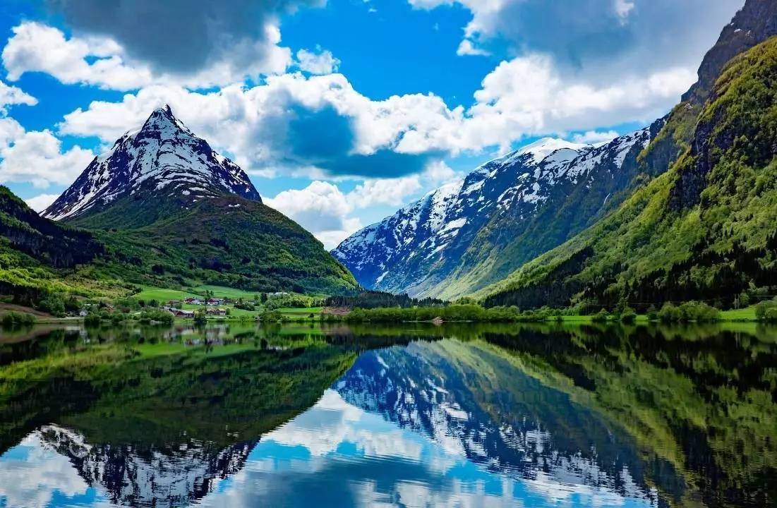 何匡最新女友,自然美景中的浪漫之旅