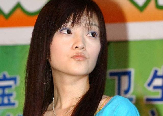 李小璐眼睛新照闪耀星光魅力四溢