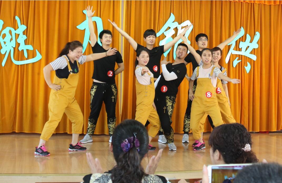 最新潮广场舞，舞动青春的魅力！