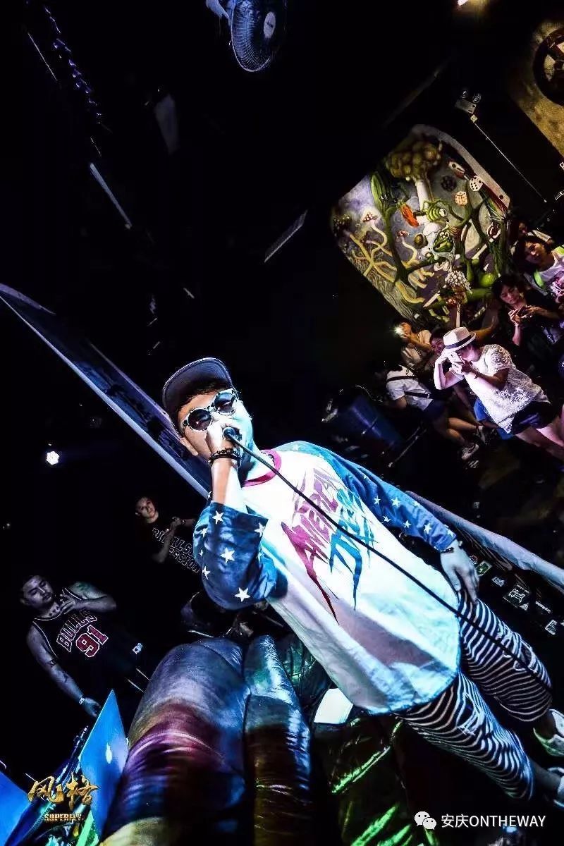 Hip-hop盛宴揭秘,Hip Hop Man的互动细节与秘密小巷之旅!