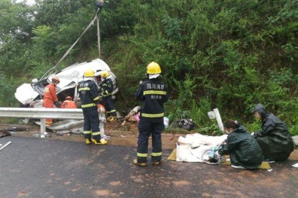 都匀最新车祸揪心瞬间，祈祷平安与温暖同行