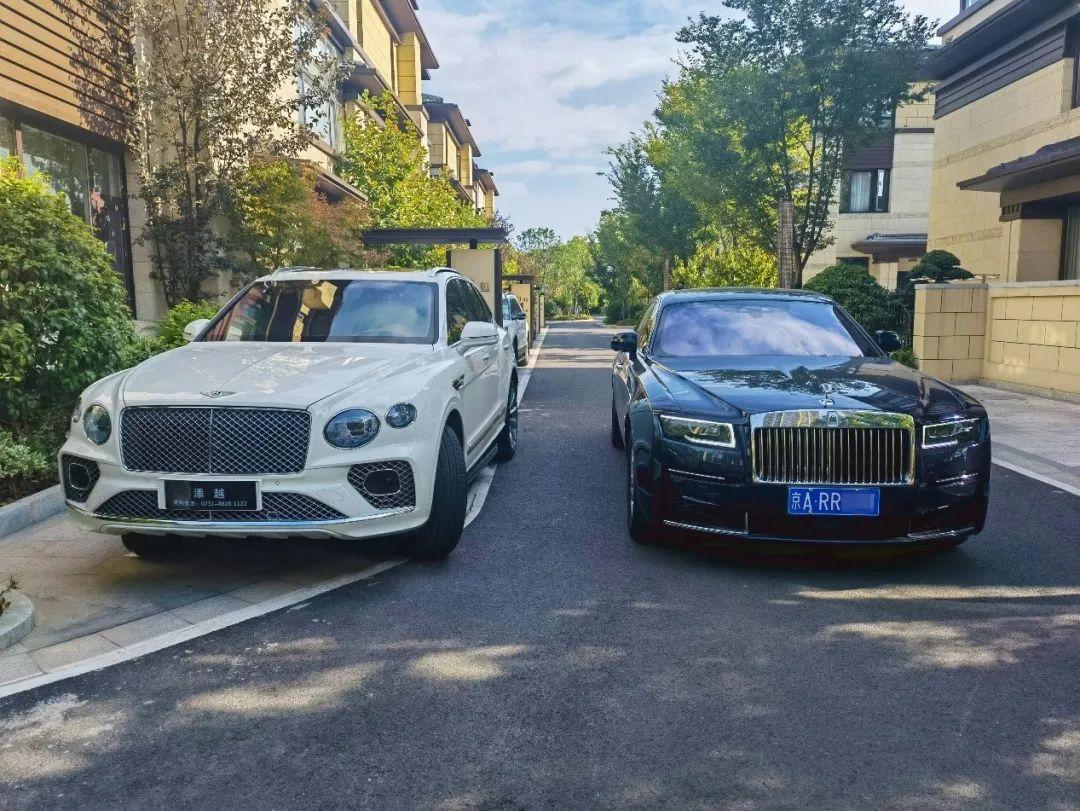 最新款宾利,最新款宾利,奢华与科技的完美结合