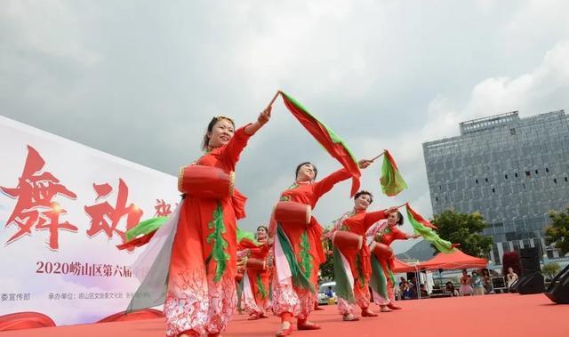 最新扇子舞广场舞盛宴，领略风尚舞步，共享欢乐时光