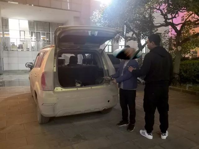 最新技术盗窃后备箱，深度剖析犯罪行为的手段与影响