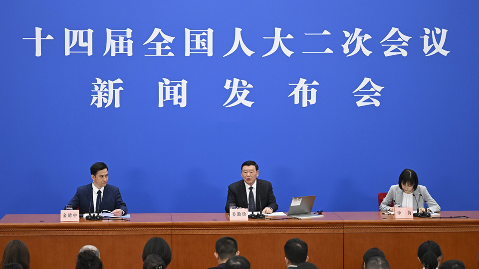 2024新澳免费资料大全penbao136,时代变革评估_内置版9.585