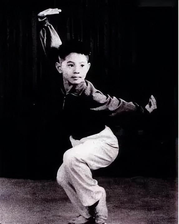 李连杰最新,决策信息解释_悬浮版94.134