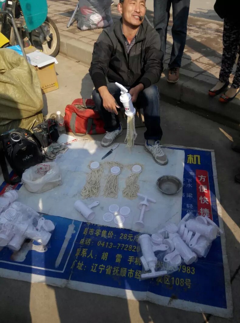 江湖地摊货最新产品,科技潮流新宠亮相街头地摊