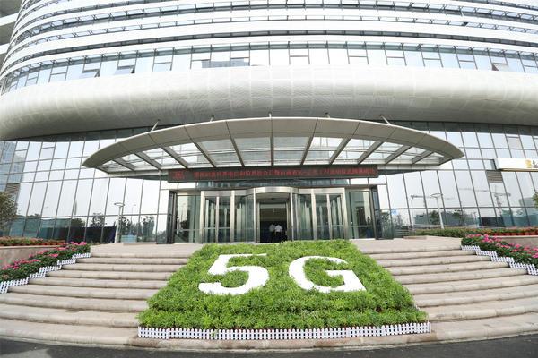 科技新纪元引领者,最新电信广告图片带你掌握未来科技产品介绍