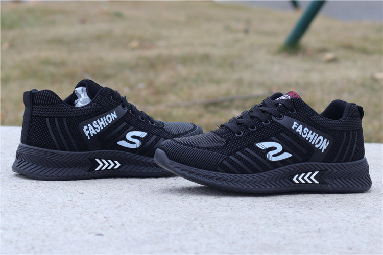 时尚前沿热门鞋款概览,最新潮鞋款概览