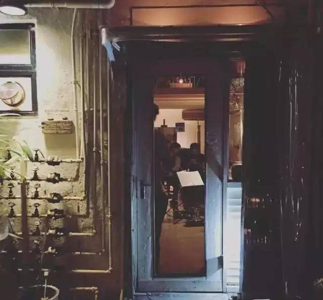 探索小巷中的隐藏宝藏，最新样板房的独特环境与秘密