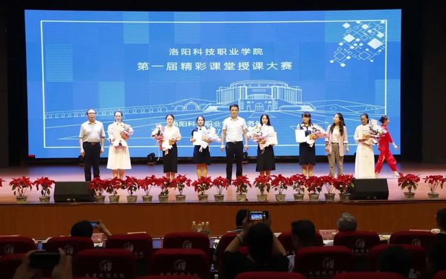 科技重塑经典,智能引领观影新时代——一村之长演员表曝光