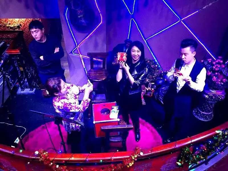 午夜最新理论片，高科技重塑娱乐体验，引领未来生活新潮流
