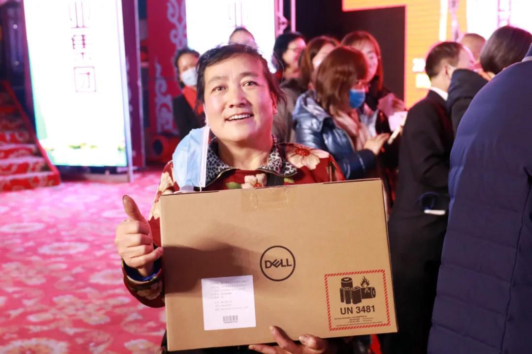 科技之光下的璀璨新星,演员艾伦的个人资料揭秘