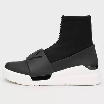 最新鞋款揭晓,引领时尚潮流,你准备好迎接挑战了吗?