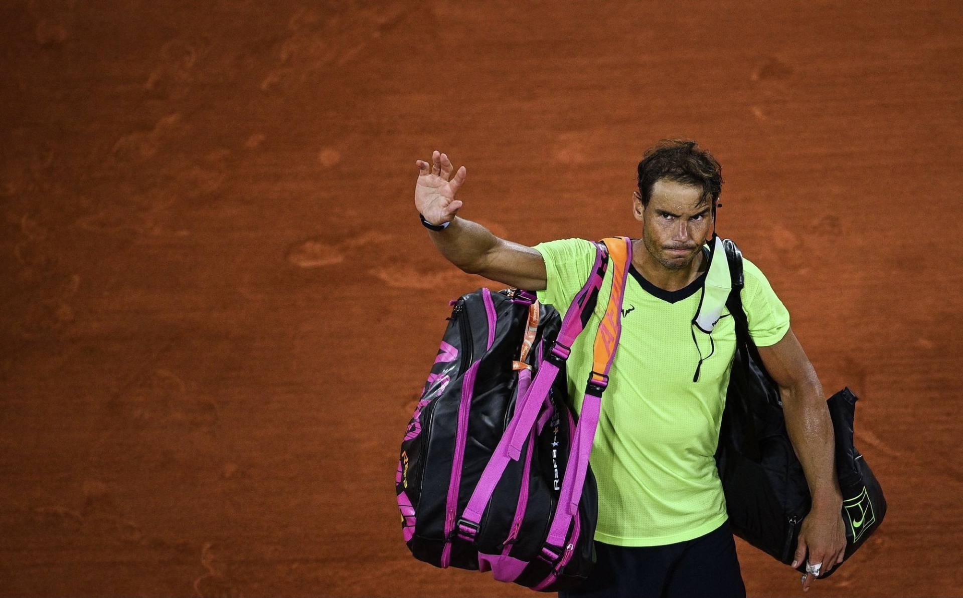 麦达纳的失落与治愈之旅,赛场失利与自然美景的双重体验