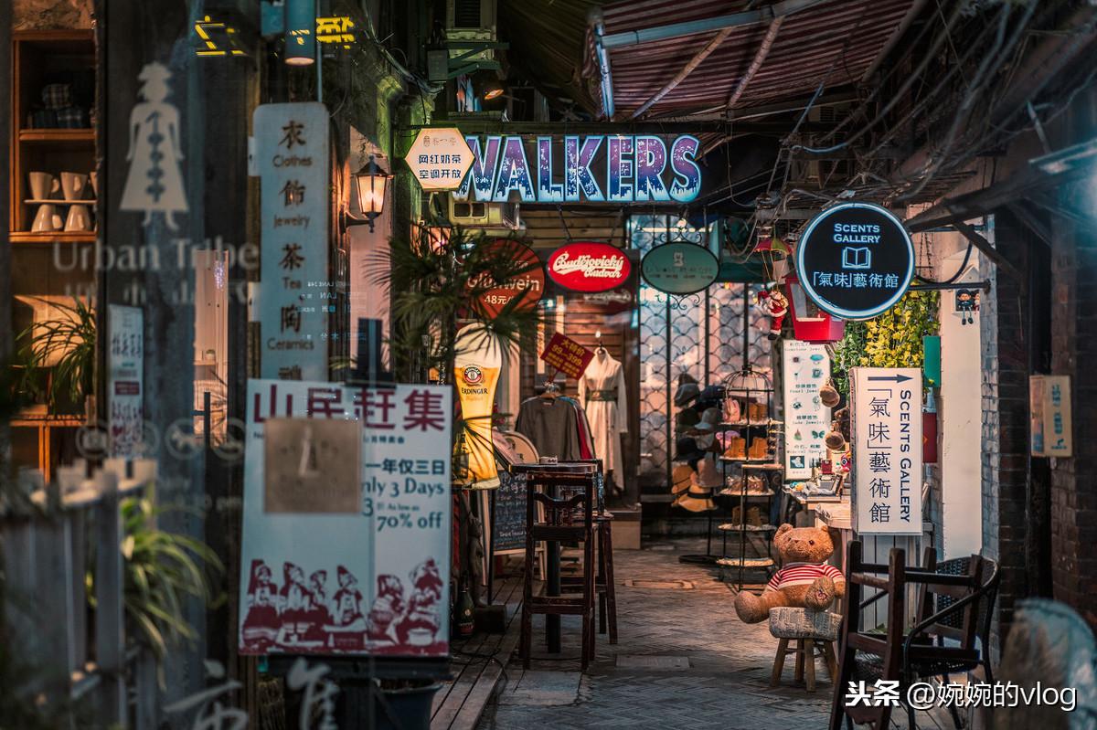 小巷深处的特色小店探秘，电视背后的故事与魅力店铺之旅