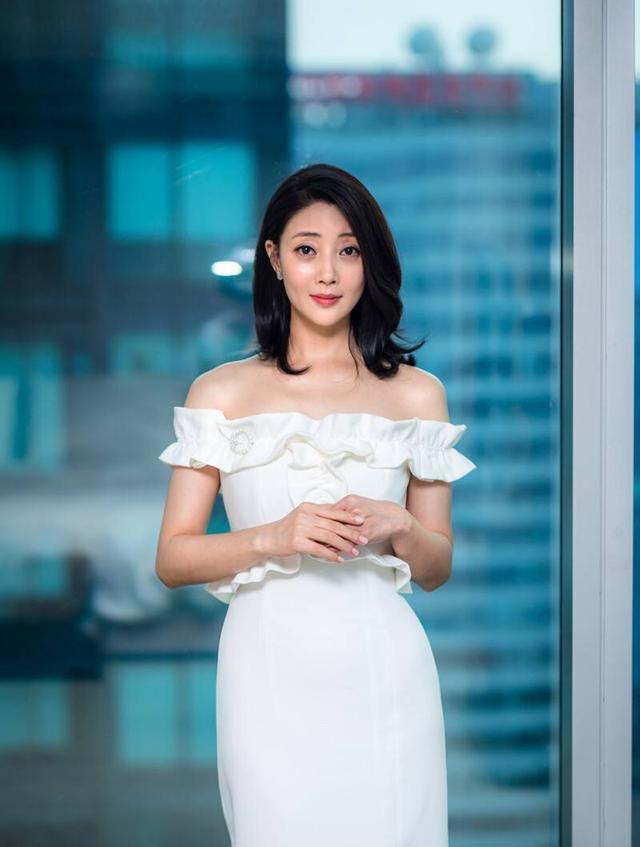 演员殷桃，智能时代的完美融合——科技与演绎人生的交汇点