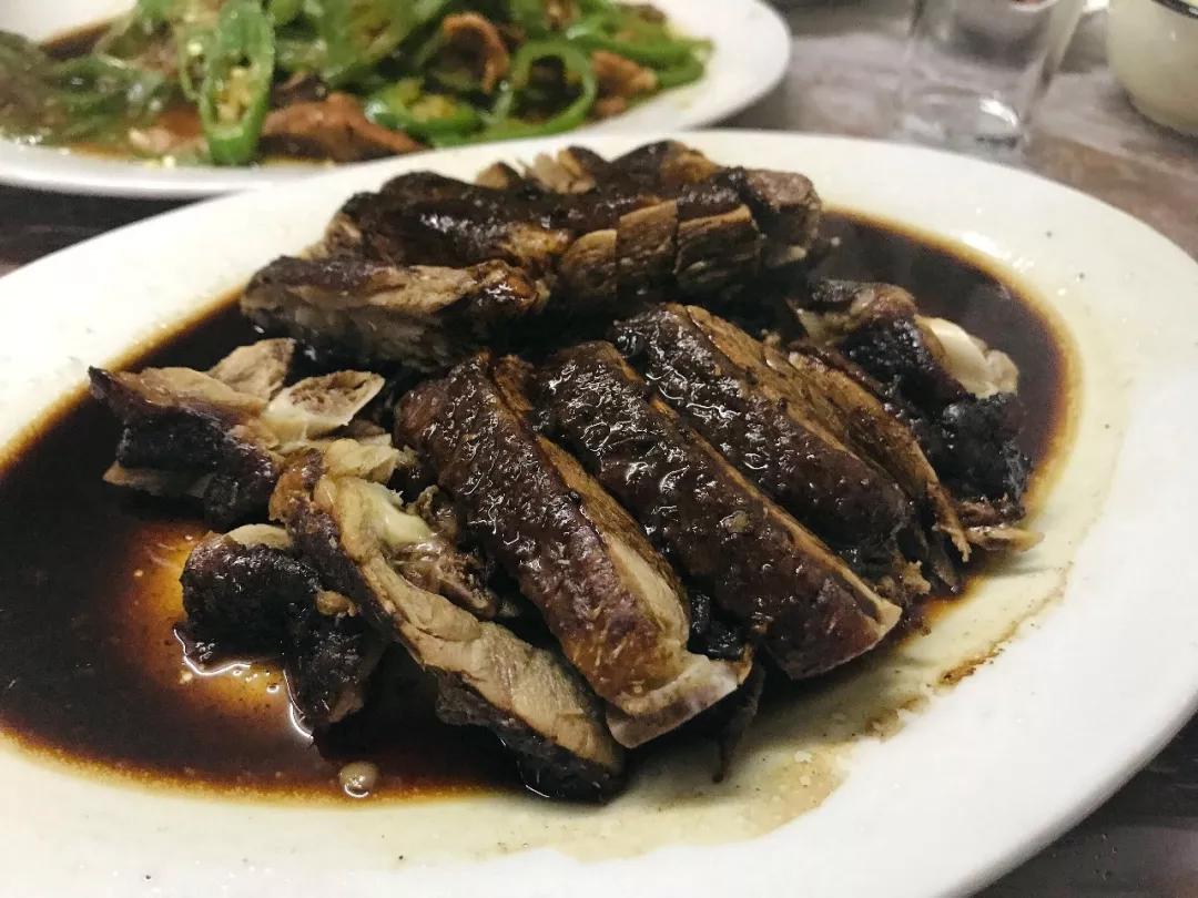 大学生演讲比赛PPT,探索小巷深处的独特风味特色小店展示