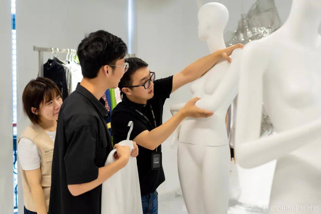 江苏招聘网最新招聘,科技引领未来,工作触手可及,即刻开启您的职业旅程!