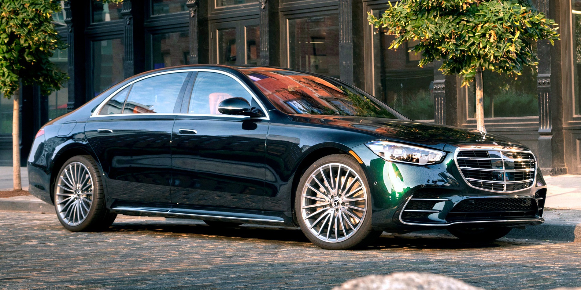 奔驰S最新款,时代精英的理想座驾之选