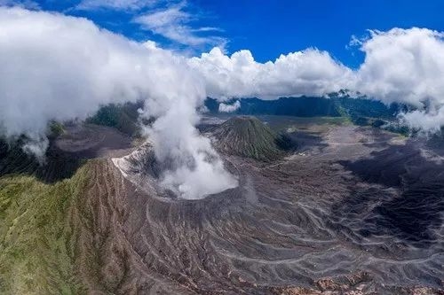 寻找内心平和之旅,最新焰与自然美景的亲密之旅